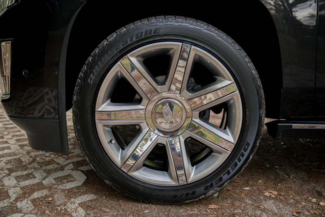 2019 Cadillac Escalade 4th Gen - Image 27 of 30