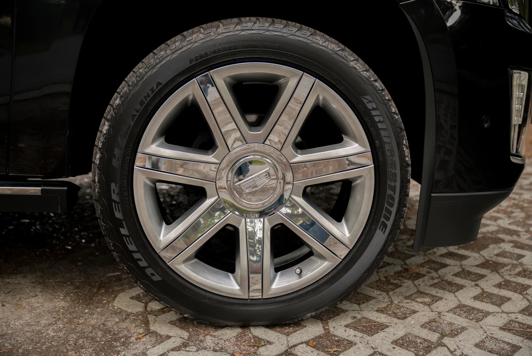 2019 Cadillac Escalade 4th Gen - Image 28 of 30
