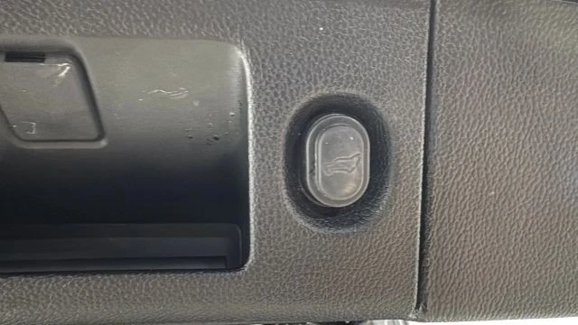 2019 Cadillac Escalade 4th Gen - Image 8 of 12