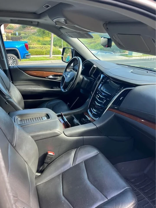 2019 Cadillac Escalade 4th Gen - Image 2 of 9