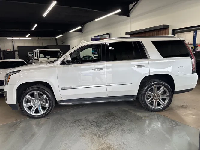 2019 Cadillac Escalade 4th Gen - Image 2 of 16