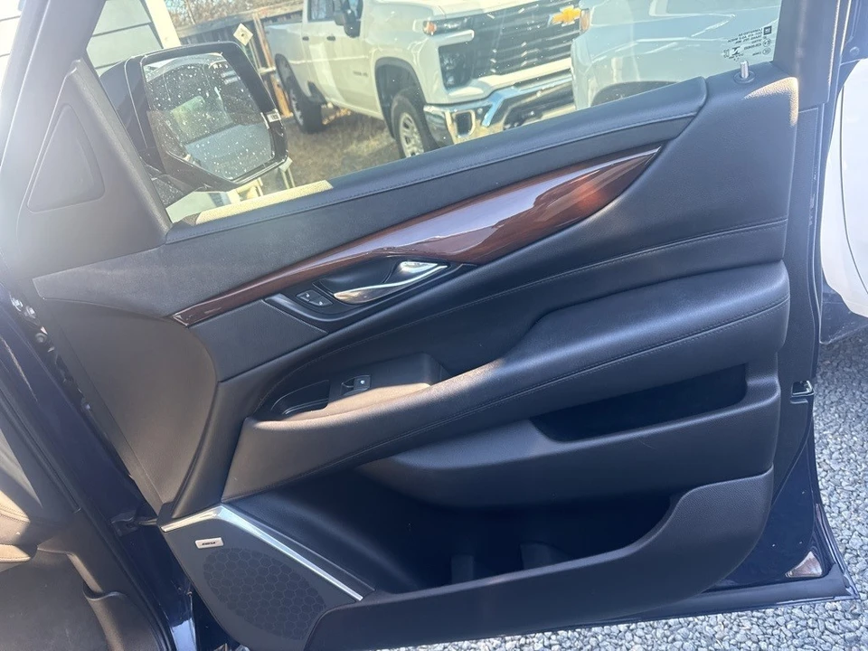2019 Cadillac Escalade 4th Gen - Image 11 of 12