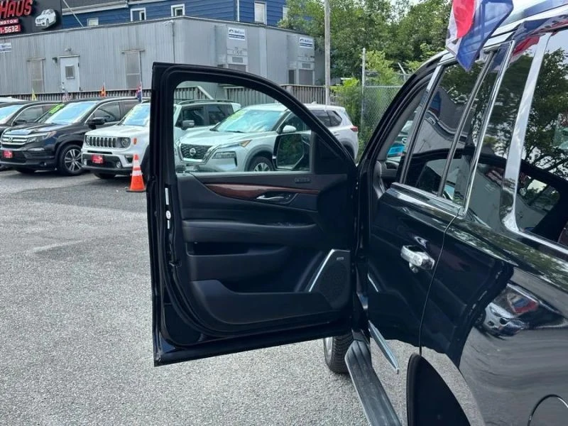 2019 Cadillac Escalade 4th Gen - Image 9 of 12