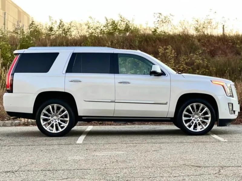 2019 Cadillac Escalade 4th Gen - Image 10 of 12