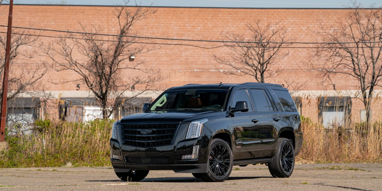 2019 Cadillac Escalade 4th Gen - Image 2 of 31