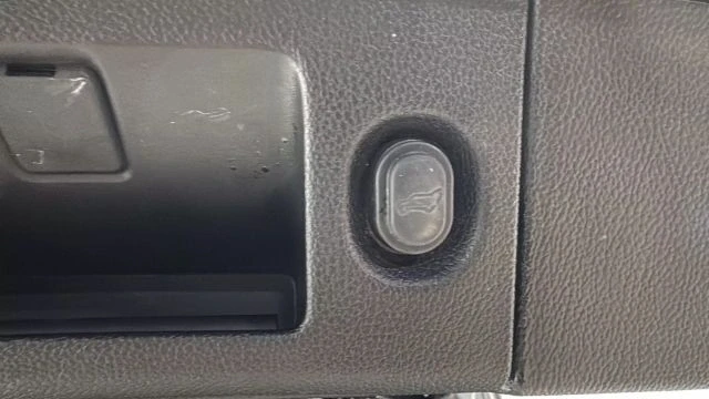2019 Cadillac Escalade 4th Gen - Image 8 of 21