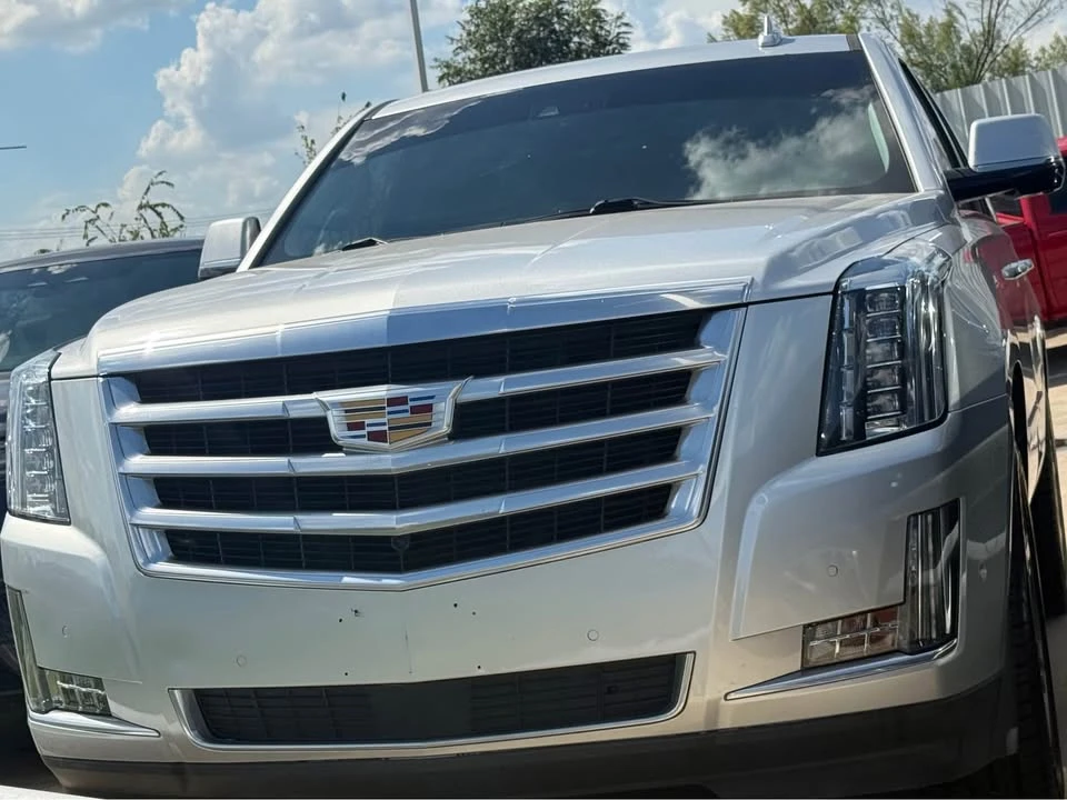 2019 Cadillac Escalade 4th Gen - Image 2 of 8