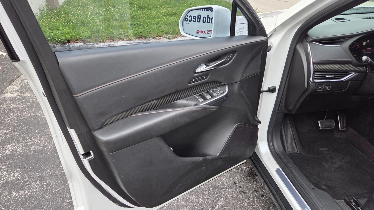 2019 Cadillac XT4 - Image 15 of 25