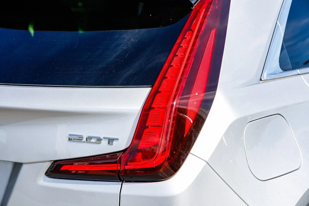 2019 Cadillac XT4 - Image 8 of 21
