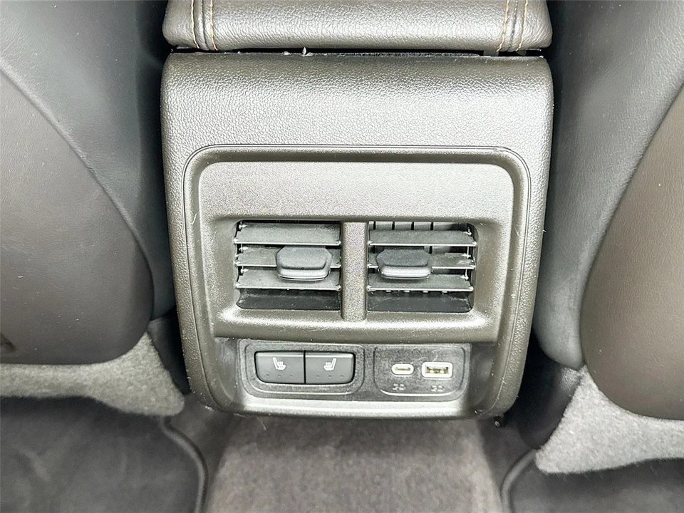 2019 Cadillac XT4 - Image 18 of 31