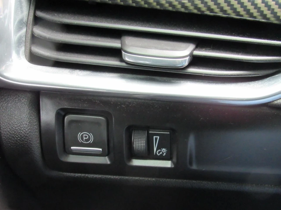 2019 Cadillac XT4 - Image 18 of 21