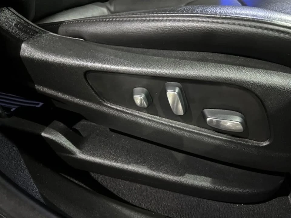 2019 Cadillac XT5 - Image 16 of 20