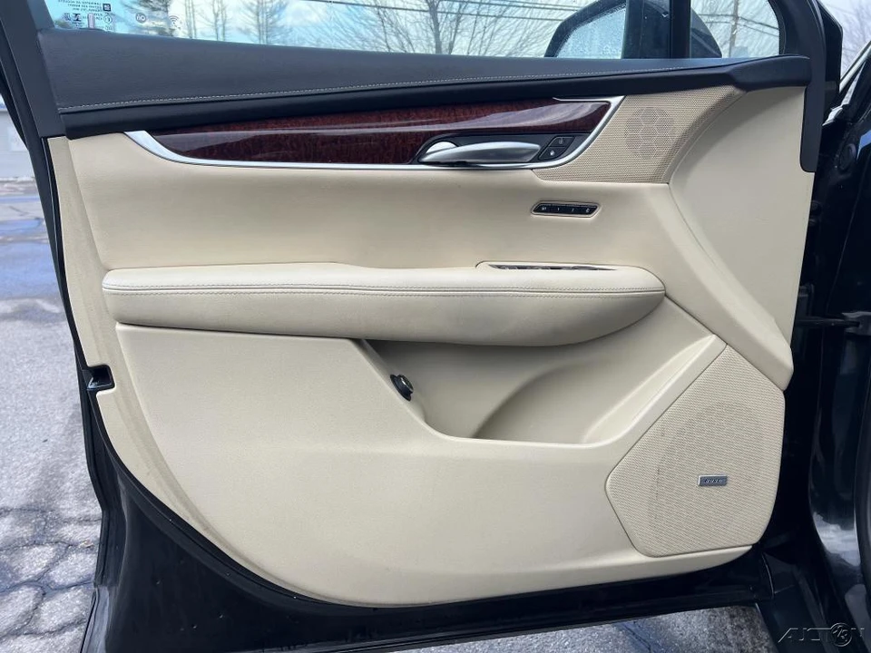 2019 Cadillac XT5 - Image 11 of 12