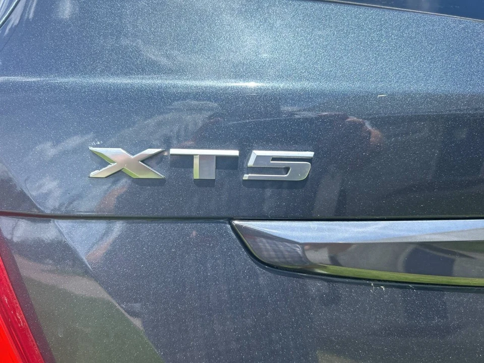 2019 Cadillac XT5 - Image 18 of 21