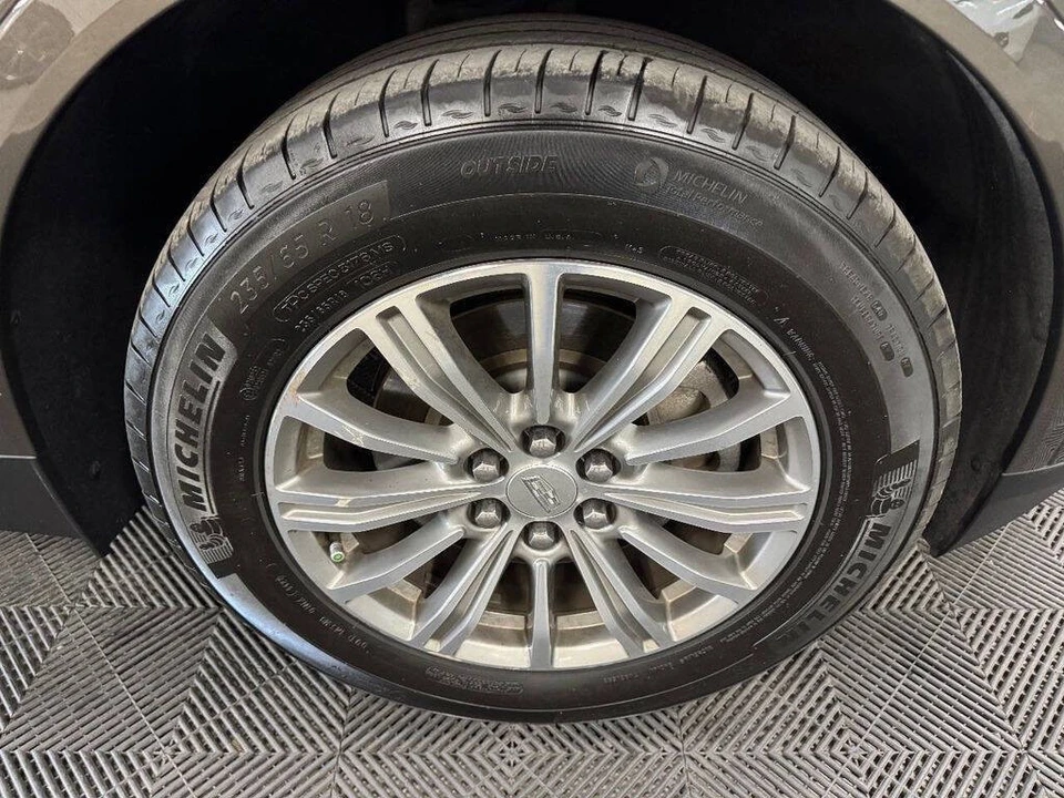 2019 Cadillac XT5 - Image 18 of 31