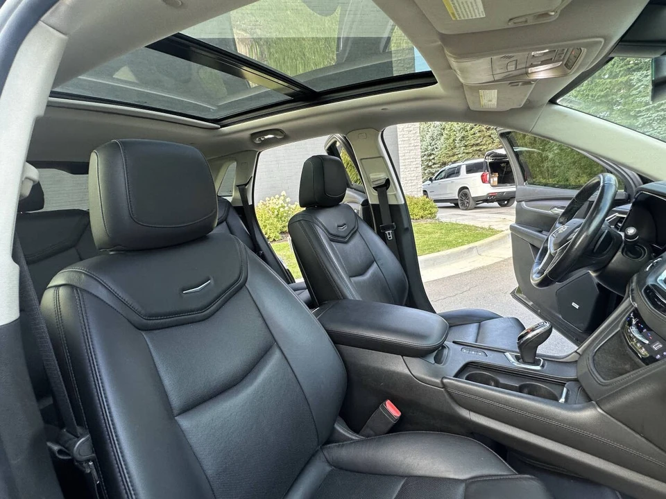 2019 Cadillac XT5 - Image 18 of 21