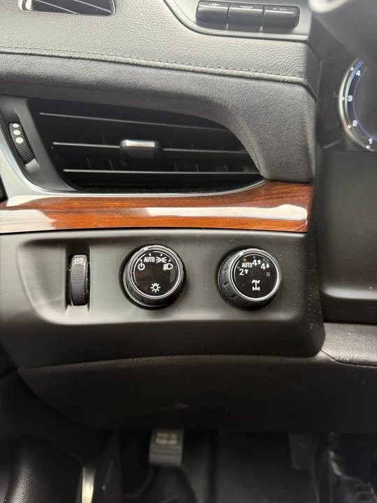 2019 Cadillac Escalade 4th Gen - Image 16 of 17