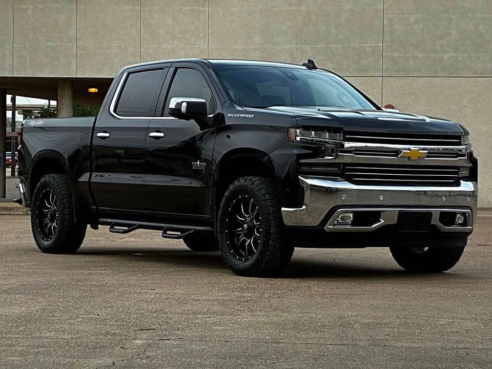 2019 Chevrolet Silverado - Image 2 of 11