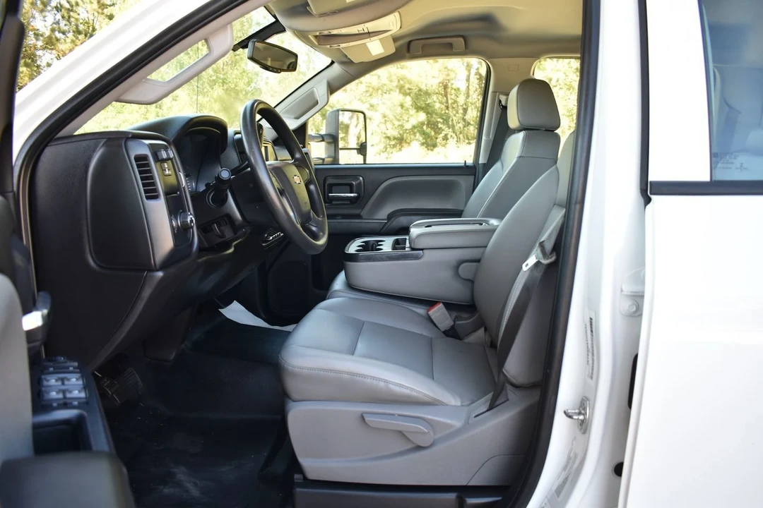 2019 Chevrolet Silverado - Image 12 of 21