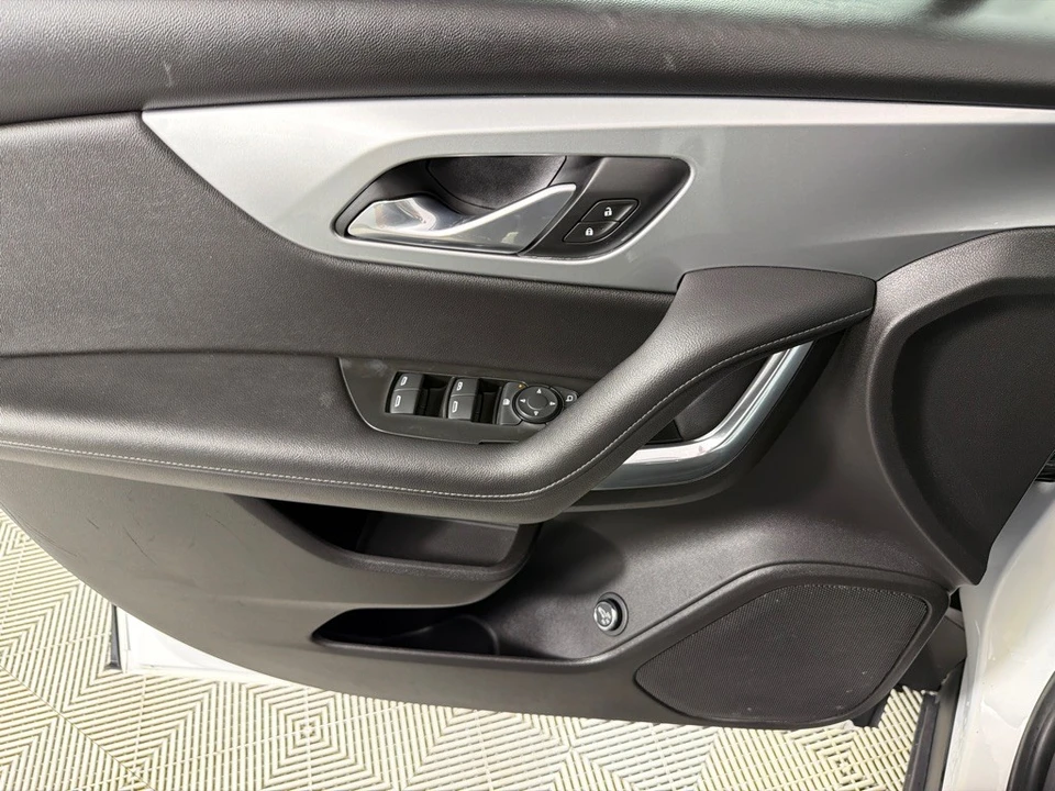 2019 Chevrolet Blazer - Image 11 of 21