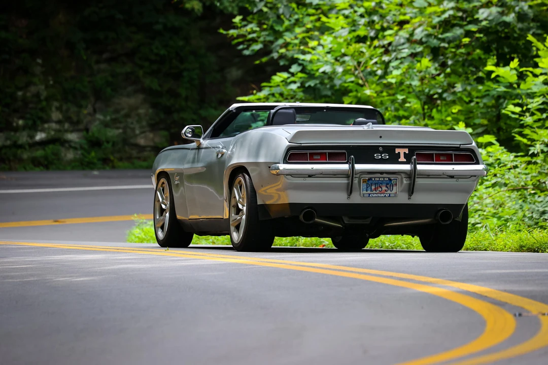 2019 Chevrolet Camaro SS 6th Gen - Image 8 of 31