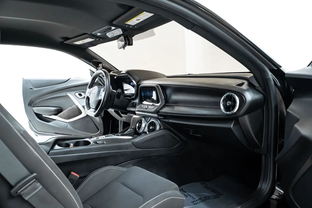 2019 Chevrolet Camaro SS 6th Gen - Image 25 of 31