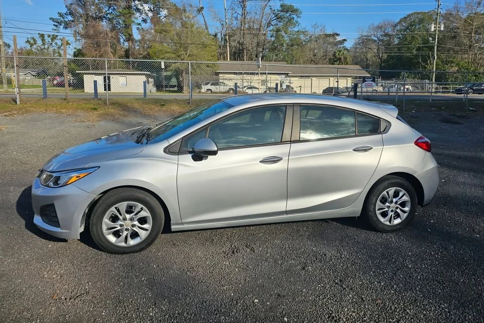 2019 Chevrolet Cruze - Image 2 of 8
