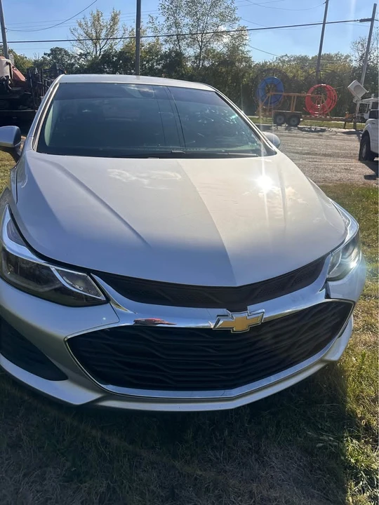 2019 Chevrolet Cruze - Image 2 of 13