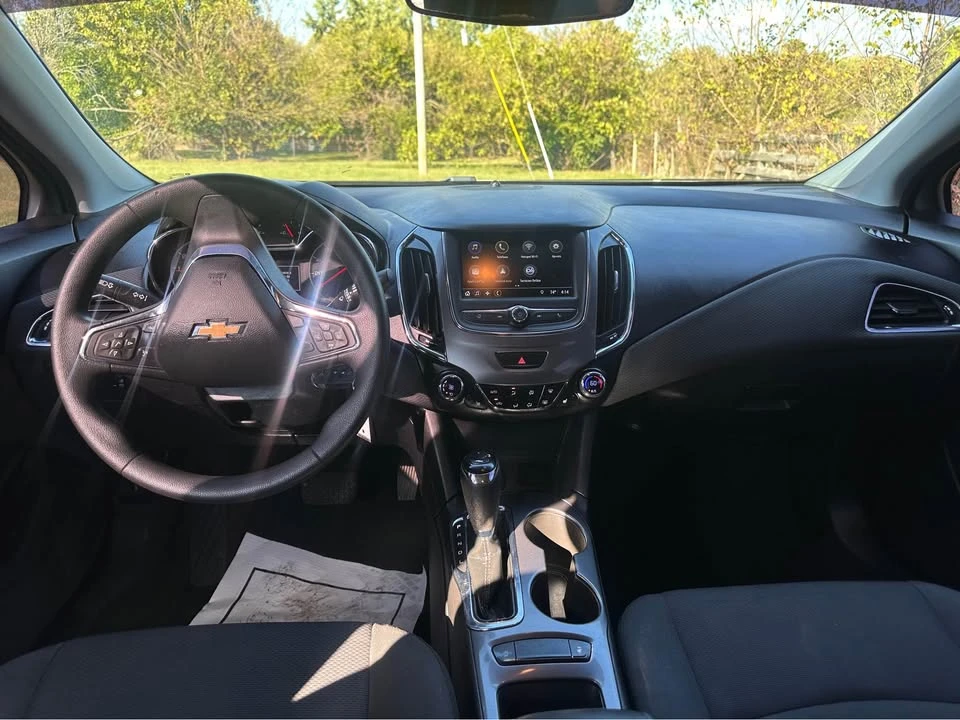2019 Chevrolet Cruze - Image 8 of 13