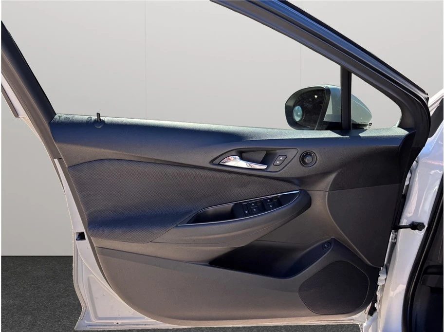 2019 Chevrolet Cruze - Image 14 of 21