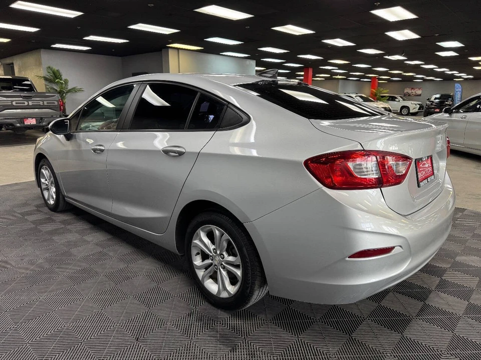 2019 Chevrolet Cruze - Image 11 of 12