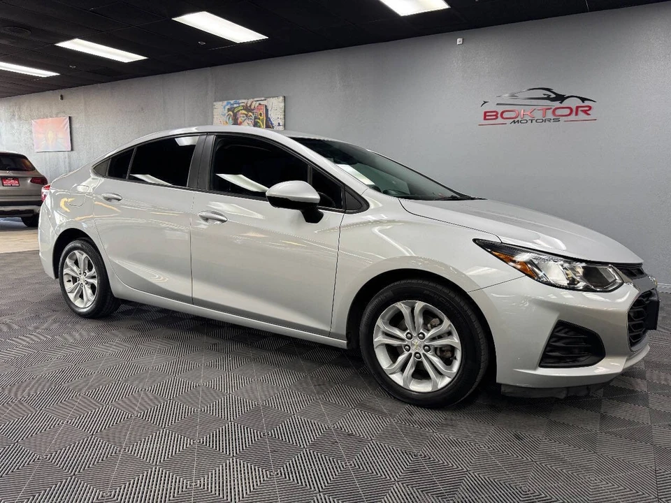 2019 Chevrolet Cruze - Image 2 of 12