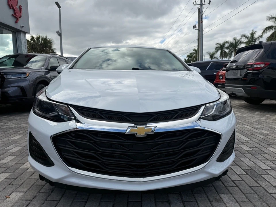 2019 Chevrolet Cruze - Image 2 of 21