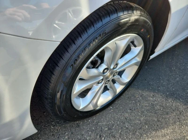 2019 Chevrolet Cruze - Image 10 of 12