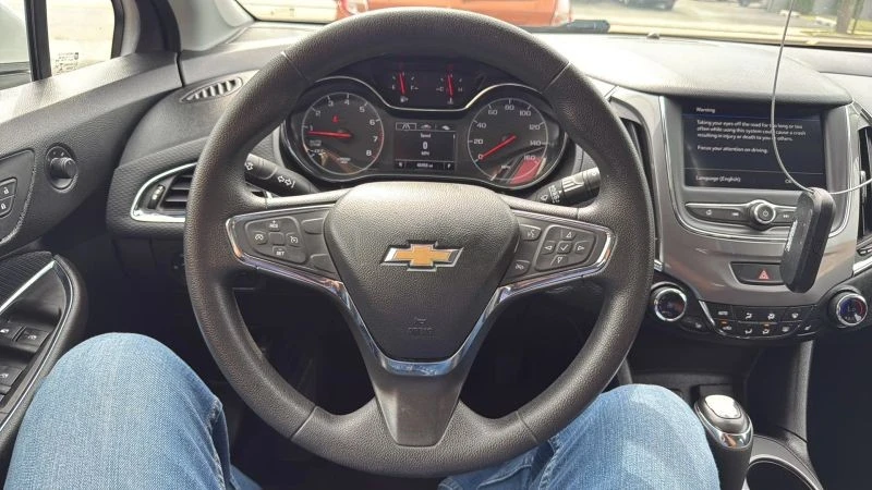 2019 Chevrolet Cruze - Image 10 of 12