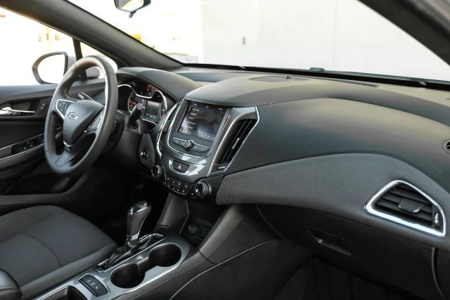 2019 Chevrolet Cruze - Image 14 of 21