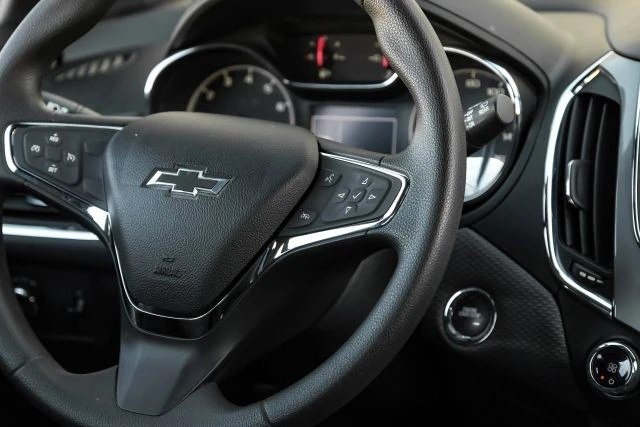 2019 Chevrolet Cruze - Image 19 of 21