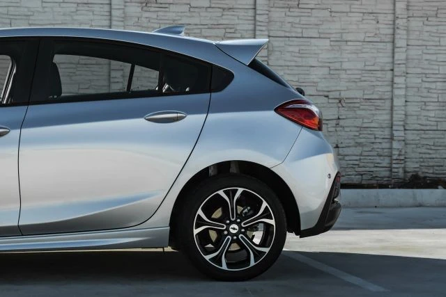 2019 Chevrolet Cruze - Image 13 of 21