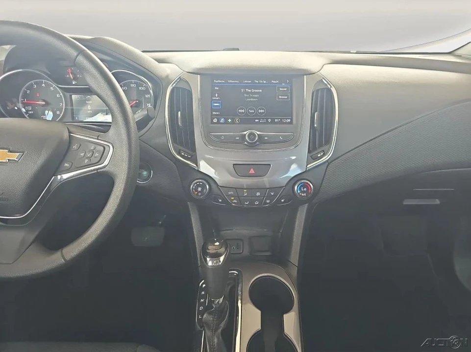 2019 Chevrolet Cruze - Image 16 of 21