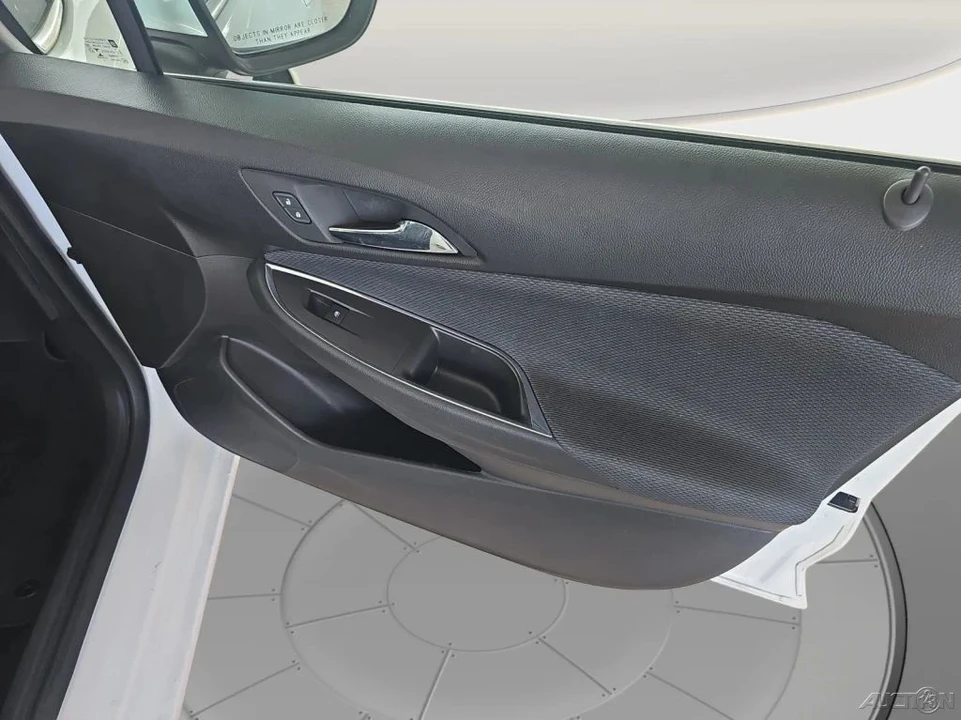 2019 Chevrolet Cruze - Image 18 of 21