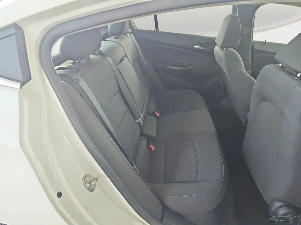 2019 Chevrolet Cruze - Image 20 of 21