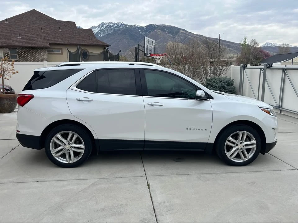 2019 Chevrolet Equinox - Image 2 of 20