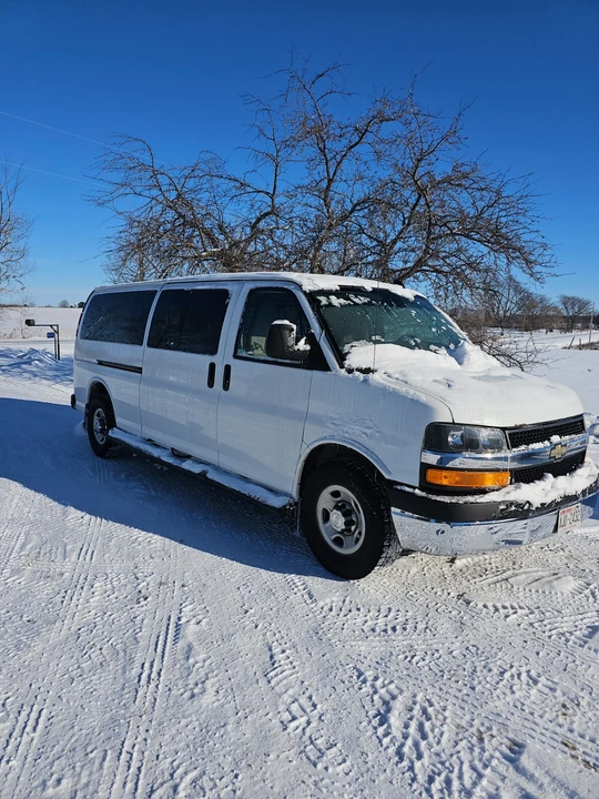 2019 Chevrolet Express - Image 2 of 8