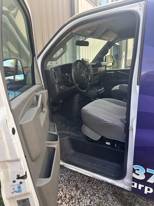 2019 Chevrolet Express - Image 7 of 10