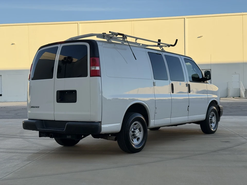 2019 Chevrolet Express - Image 5 of 21