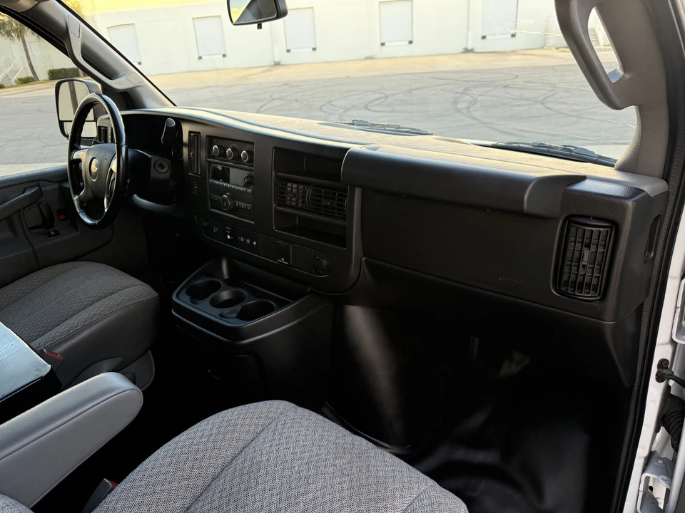 2019 Chevrolet Express - Image 11 of 21