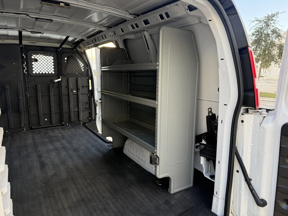 2019 Chevrolet Express - Image 16 of 21