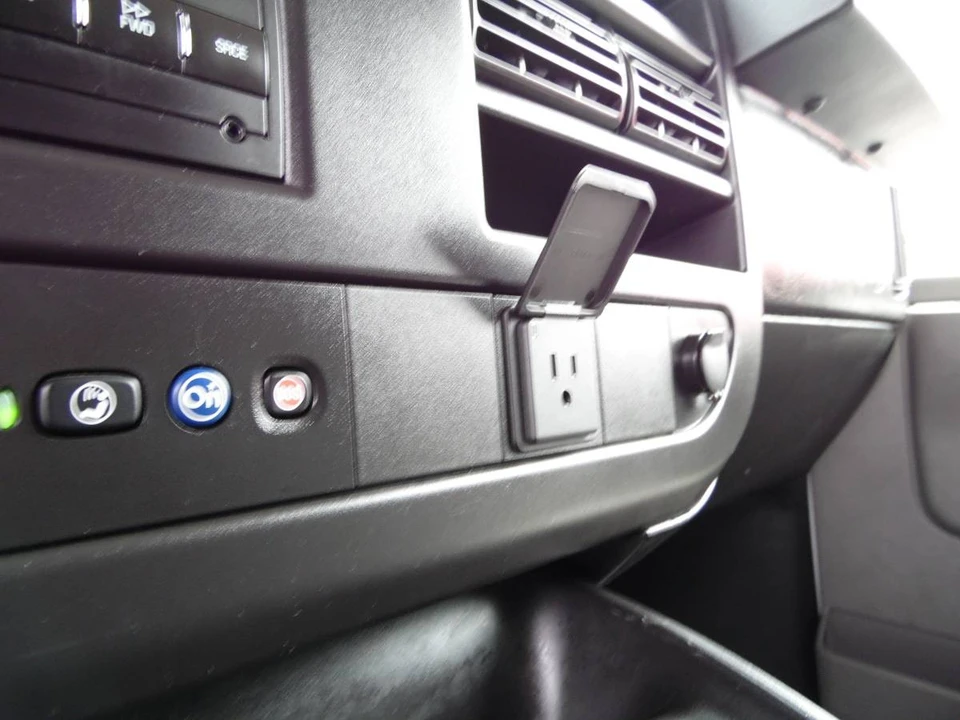 2019 Chevrolet Express - Image 16 of 21