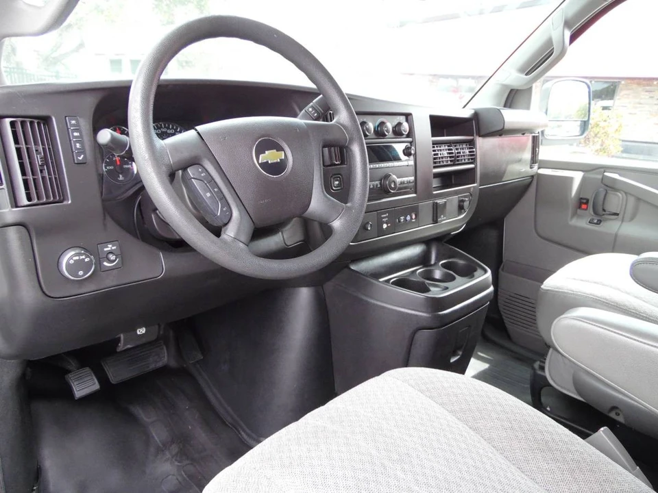 2019 Chevrolet Express - Image 14 of 21