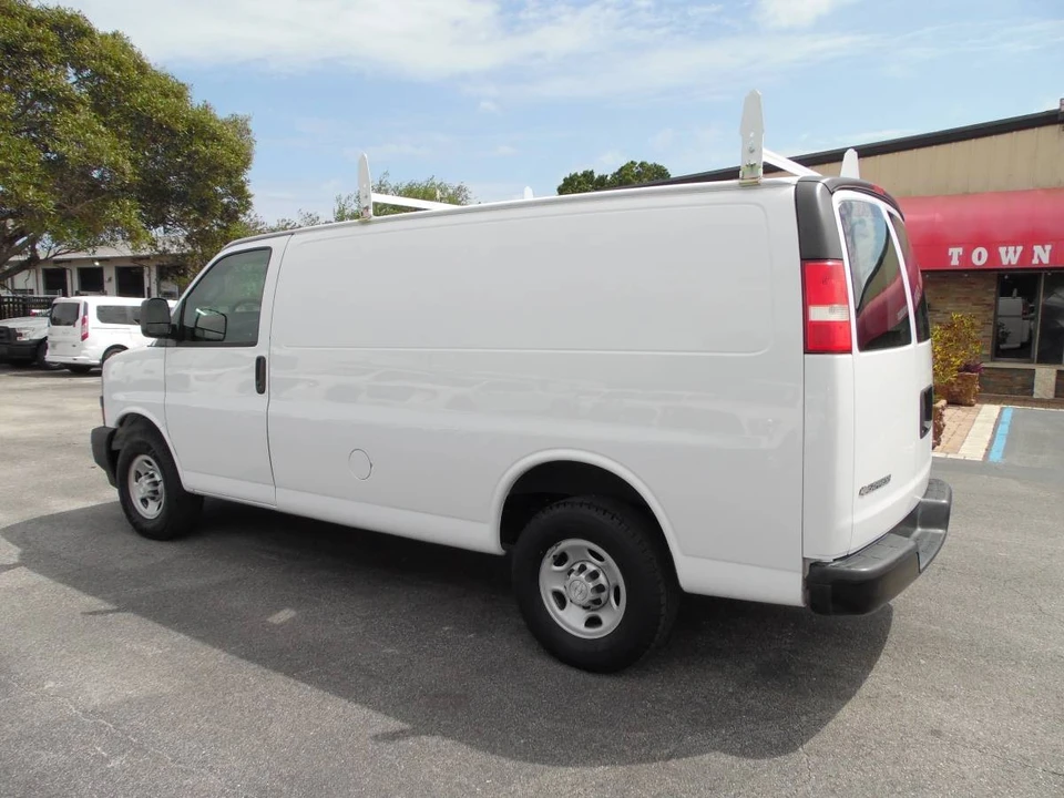 2019 Chevrolet Express - Image 5 of 21